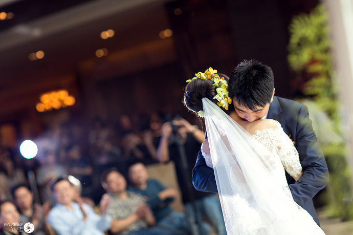 老公从天而降,这样的婚礼玩得就是心跳!-新娘日