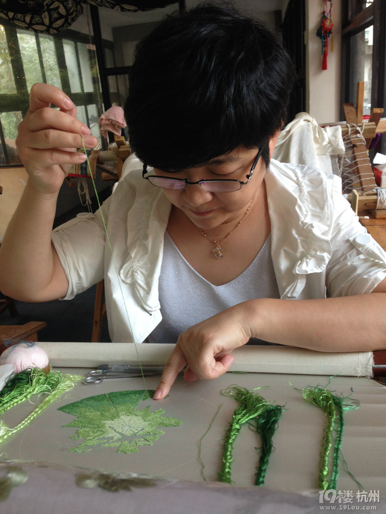 手工刺绣--传统针法《打籽绣》