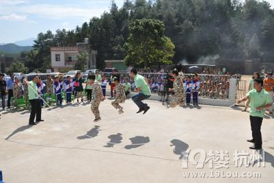 第一次参加沃尔沃精英车主俱乐部活动--捐赠健