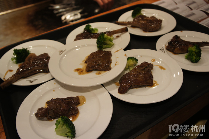 杭州金钱豹自助餐厅免费试吃--吃饱喝足归来,人