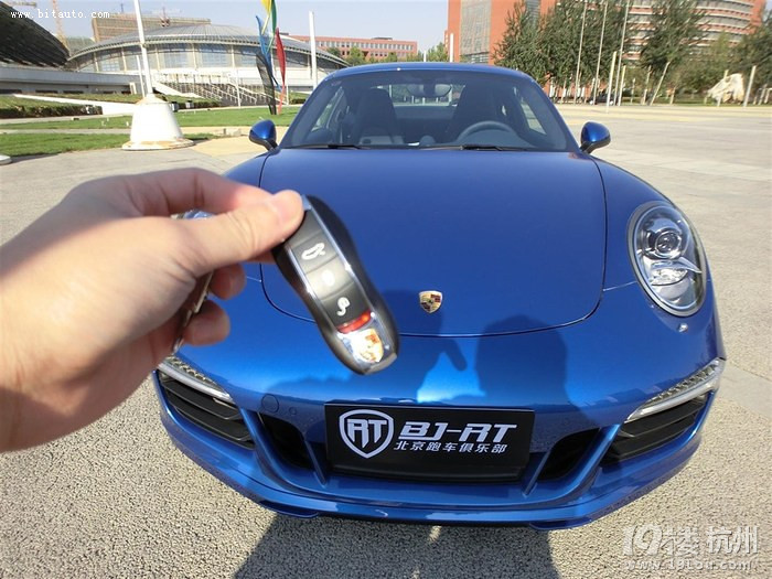 保時(shí)捷911卡雷拉S 提車(chē)作業(yè)