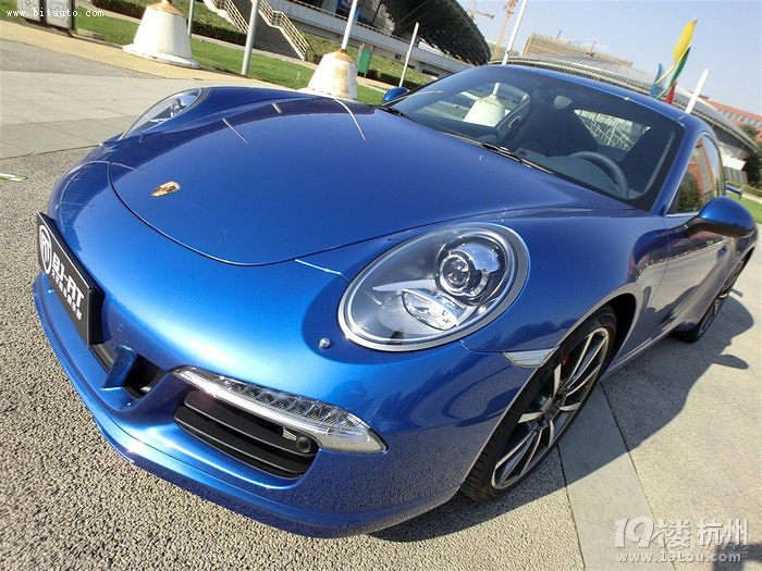 保時(shí)捷911卡雷拉S 提車(chē)作業(yè)