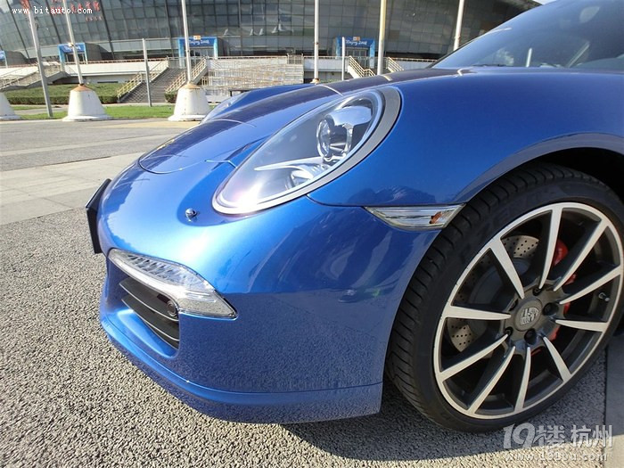 保時(shí)捷911卡雷拉S 提車(chē)作業(yè)