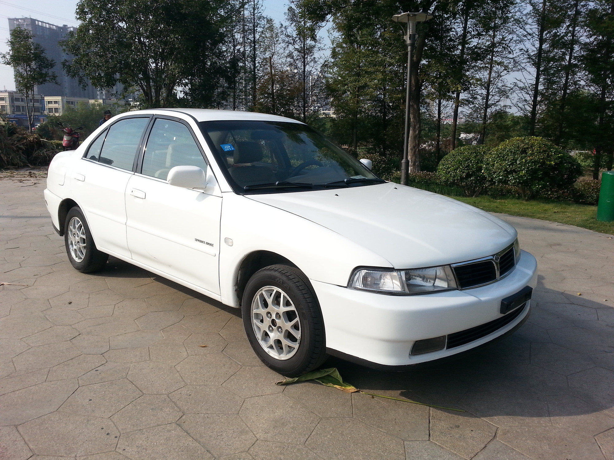 三菱菱帅+白色+自动档