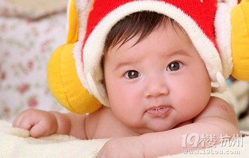 宝宝为何老吐唾沫-婴儿期(1-12个月)-孩爸孩妈