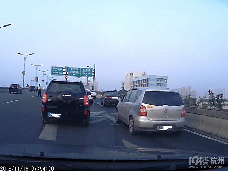 交警同志你辛苦了，服了你了
