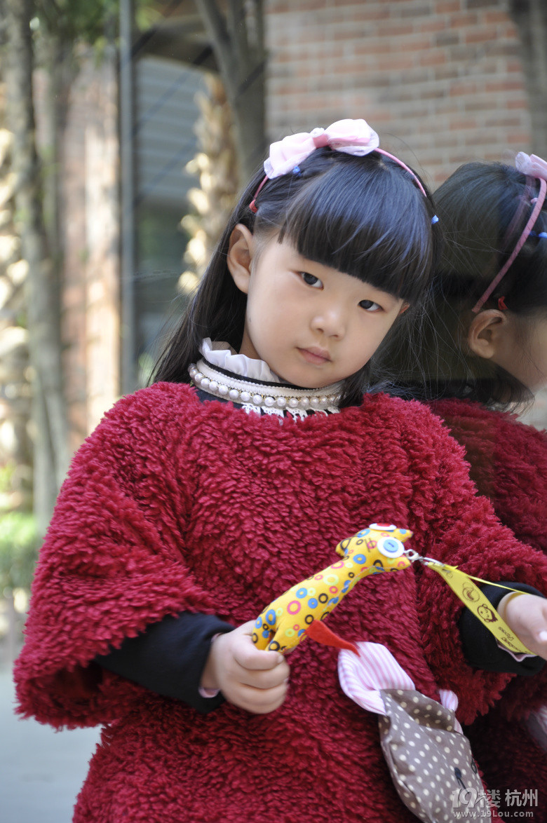 应聘淘宝小模特喽 彤小姐四岁啦