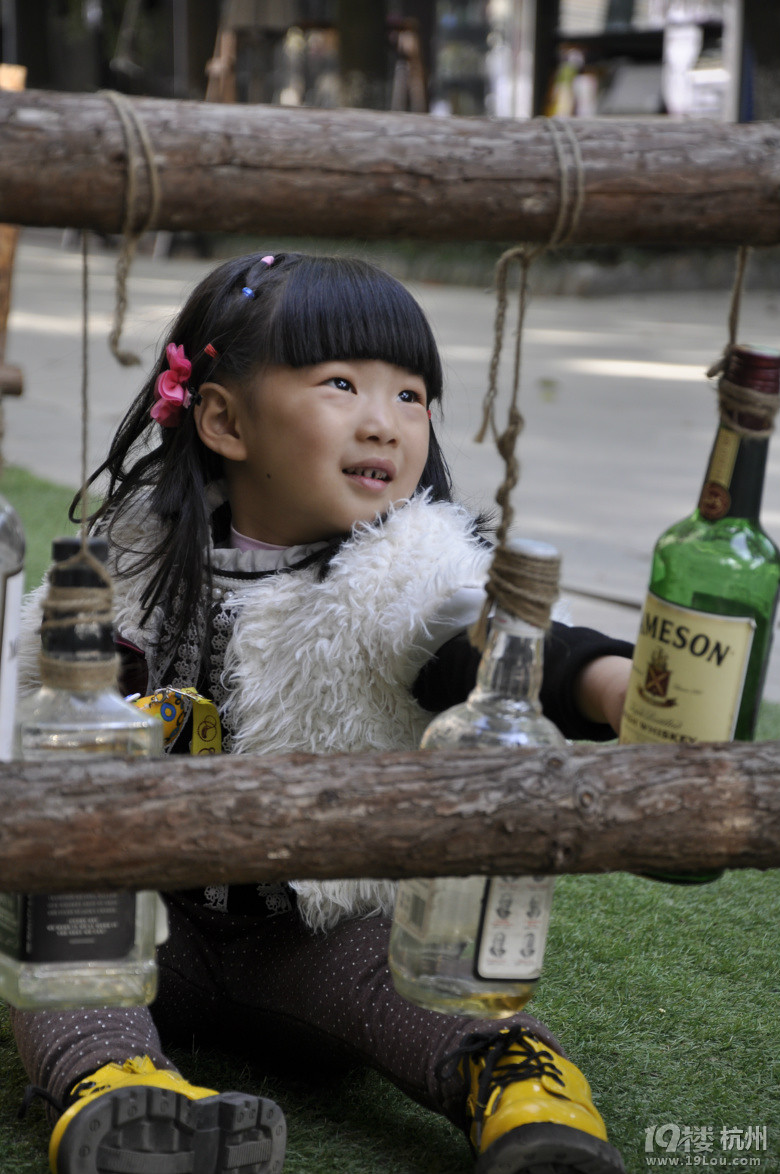 应聘淘宝小模特喽 彤小姐四岁啦