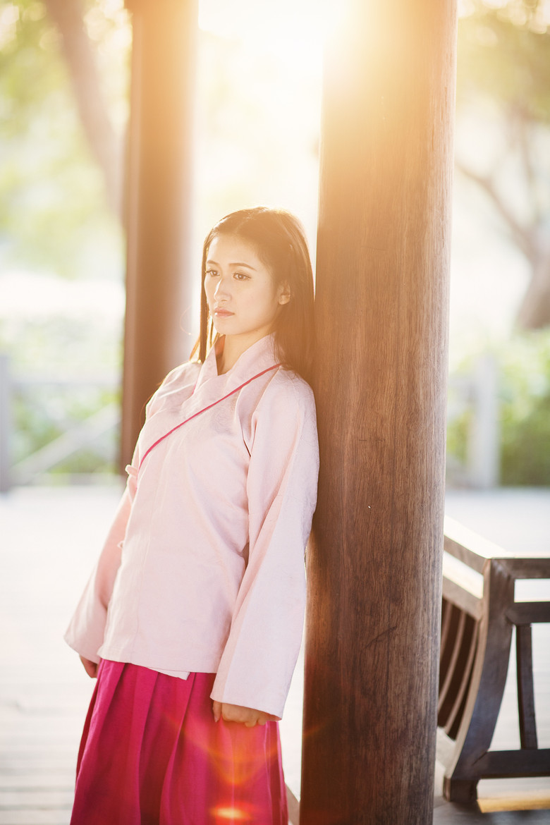 穿漢服的女孩