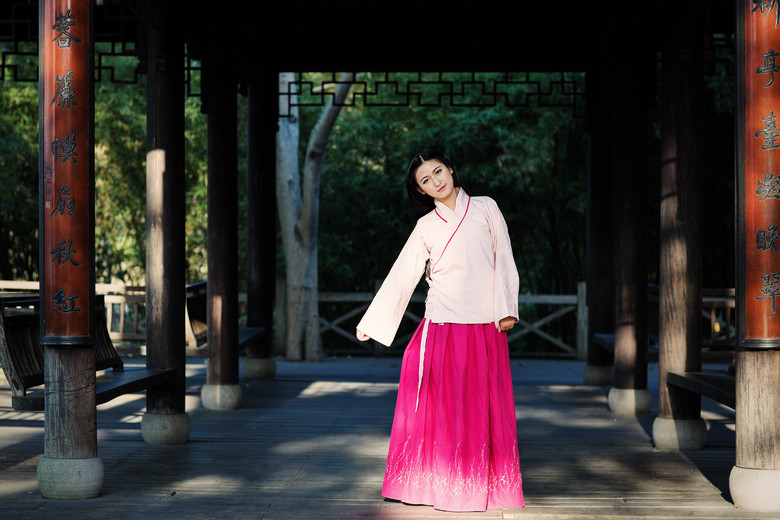 穿漢服的女孩