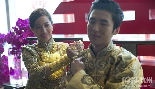 甄子丹小姨子嫁百亿<em>豪门</em> 戴金镯挂金猪-谈婚说