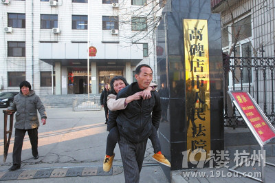 河北抱婴案<em>母女最后</em>一面:派出所扔400元抱走-