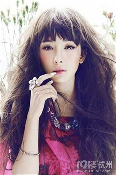 爱闪亮江若琳撞脸钟欣桐 穿衣造型大PK-Shop