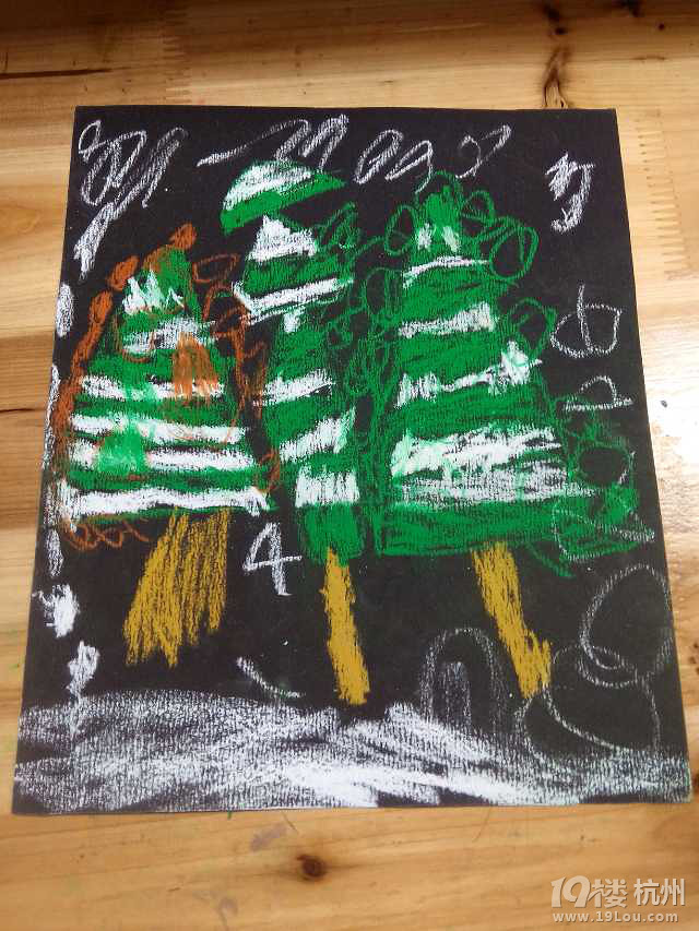 应景的绘画作品:小班砂皮纸画圣诞树-幼儿园论