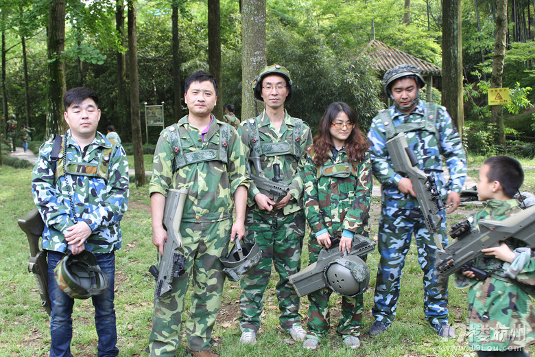 8年退役特种兵当真人cs教练,给您一种真正的部