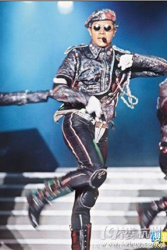 十大明星各出奇招模仿迈克尔杰克逊(图)-桃色盘