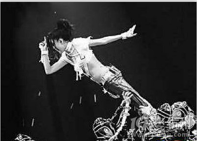 十大明星各出奇招模仿迈克尔杰克逊(图)-桃色盘