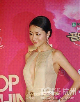 曝公共场合不<em>穿胸罩</em>疑似走光的十大<em>女星</em>(图)-桃