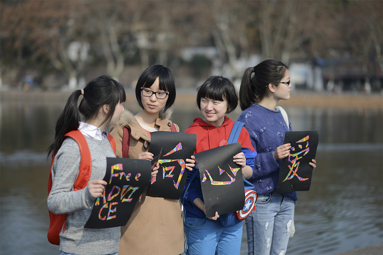 高中生断桥献爱心 无私奉献渡过有意义的春节