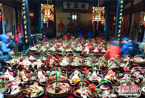浙江淳安舉行“豬頭大賽”祭朱熹