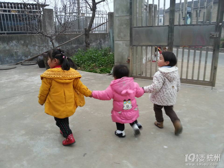 《<em>我的兄弟姐妹</em>》和姑姑的<em>孩子</em>们一起奔跑-宝