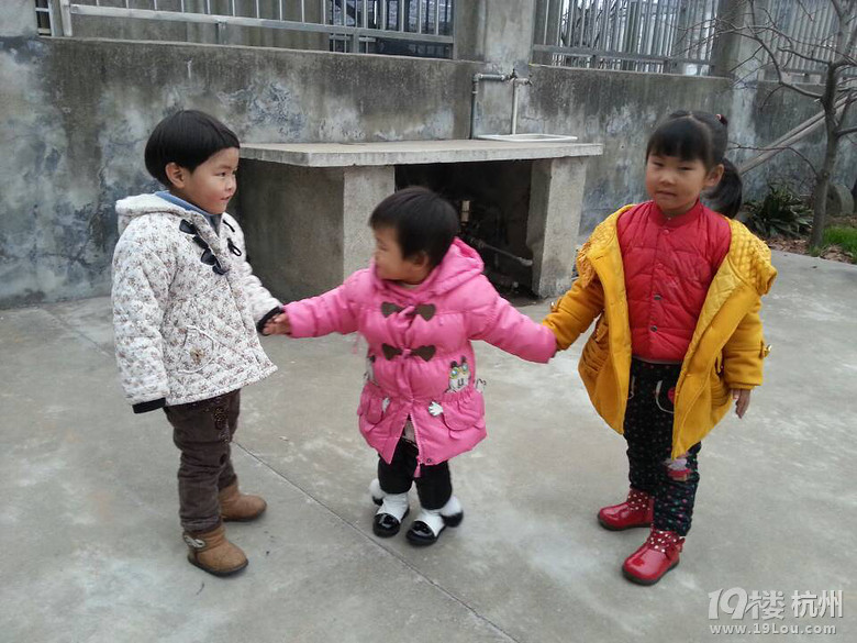 《<em>我的兄弟姐妹</em>》和姑姑的<em>孩子</em>们一起奔跑-宝