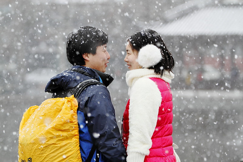 飛雪迎情侶