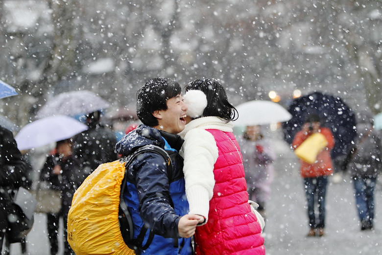 飛雪迎情侶