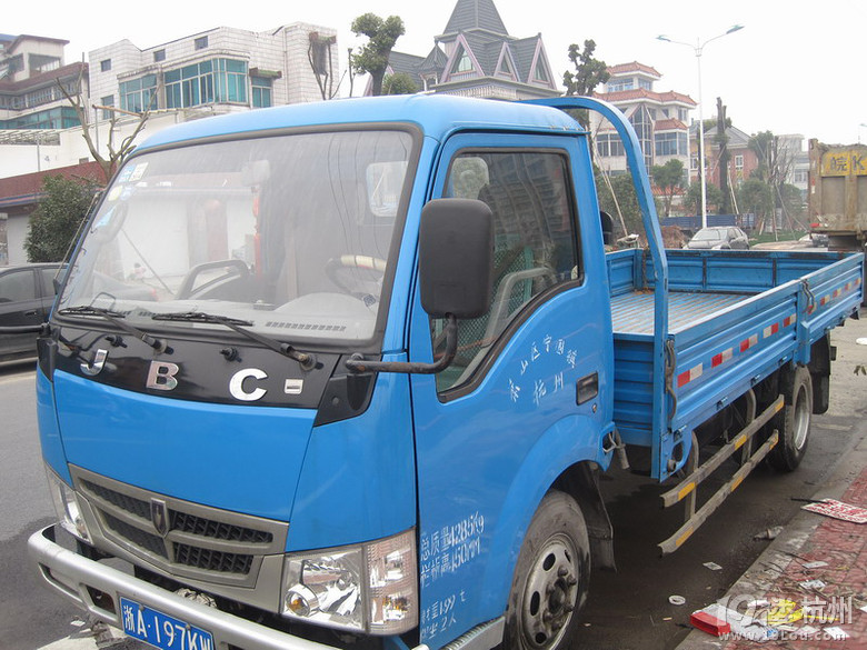 金杯4米2平板车货车,另一个车是吉利金刚-二手