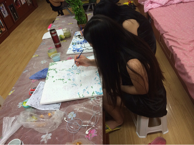 画数字油画的<em>女青年</em>儿们 <em>头发</em>吓人-手机随手拍