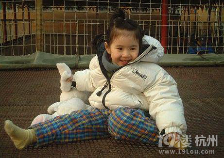 刚刚结婚就当后妈的性感女星