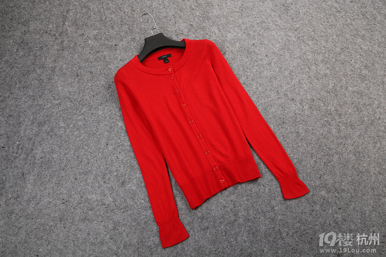 官网700多块的美利奴百分百全羊毛多色开衫,现