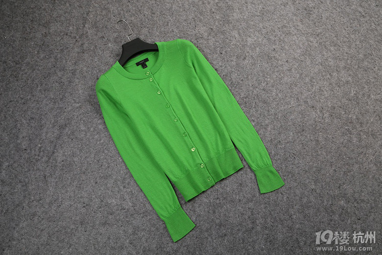 官网700多块的美利奴百分百全羊毛多色开衫,现