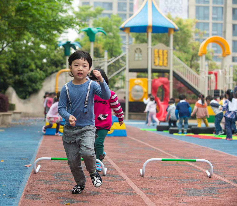 分享幼儿园的快乐时光--自由嬉戏,快乐奔跑-其