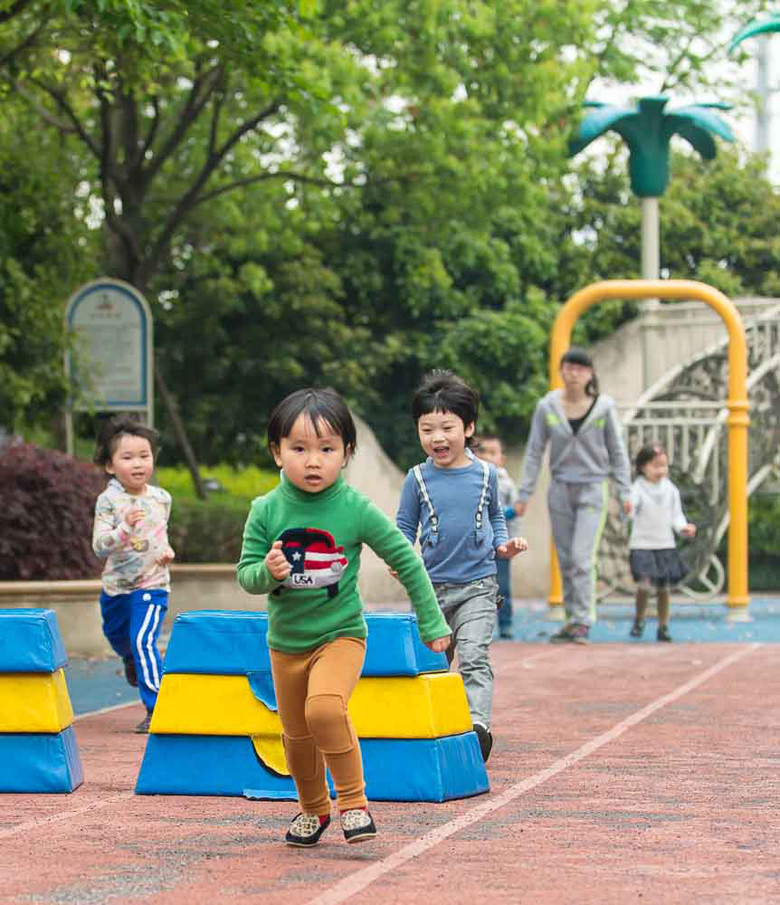 分享幼儿园的快乐时光--自由嬉戏,快乐奔跑-其