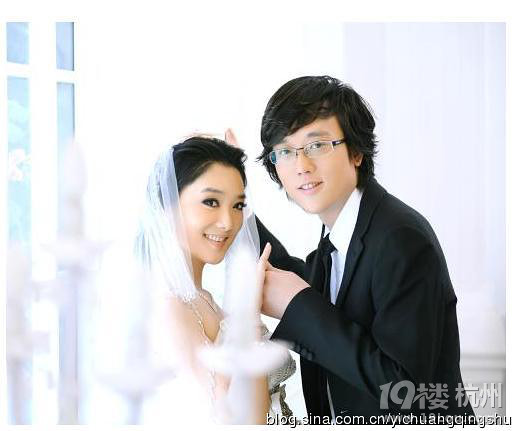 凤凰传奇主唱杨魏玲花怀孕揭其老公显赫背景(
