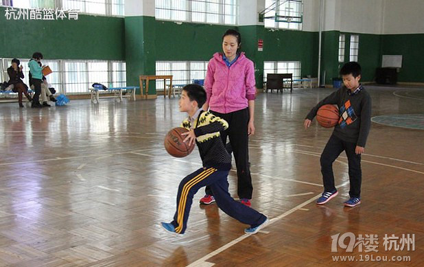 叶老师在教三步上篮的步骤-专业探讨-288篮球俱乐部-杭州19楼