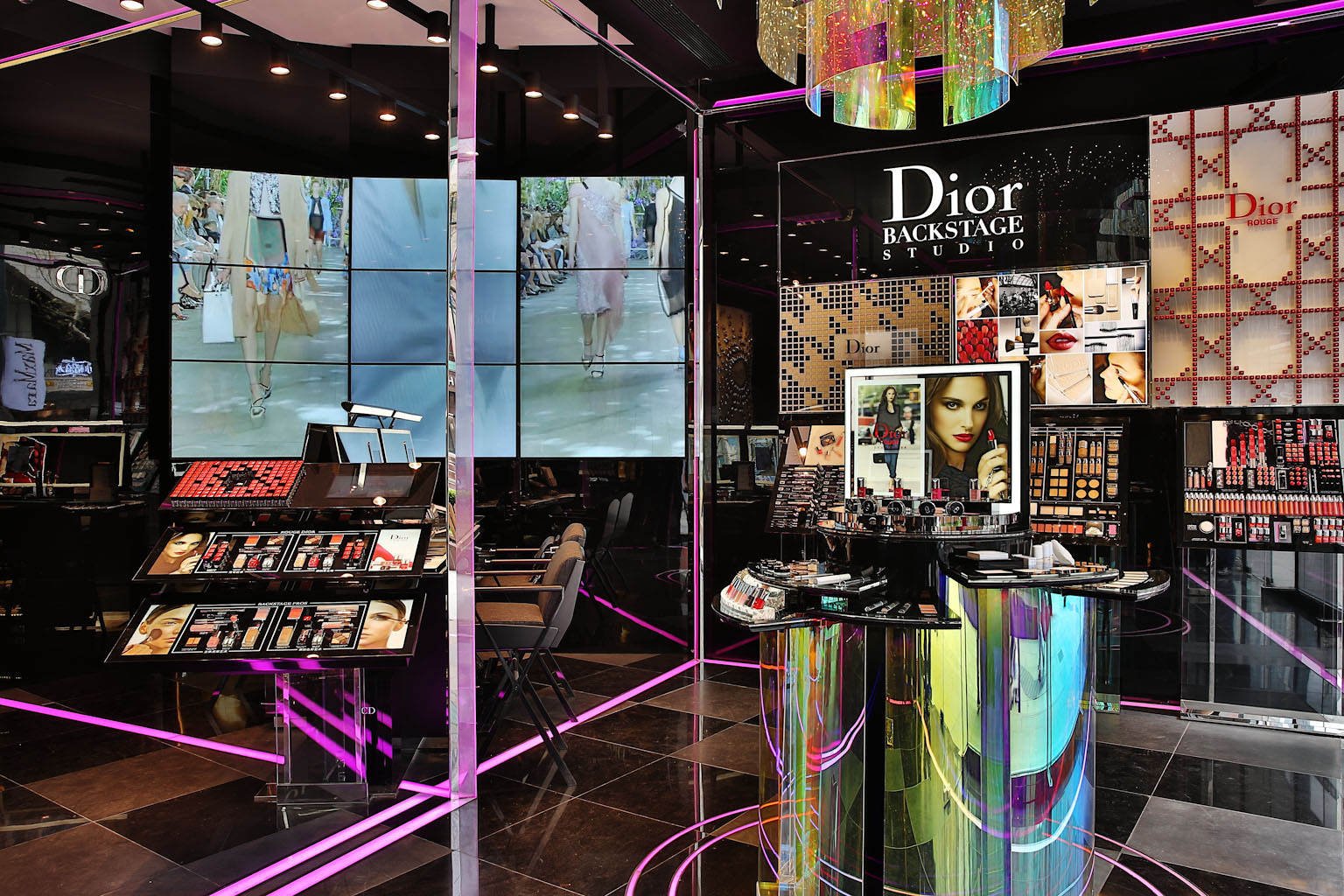 Dior迪奥上海九海百盛后台彩妆概念店盛大揭幕