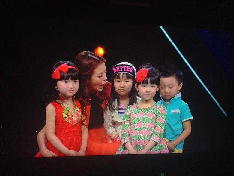 小利亚等小朋友参加央视三套幸福帐单节目录制