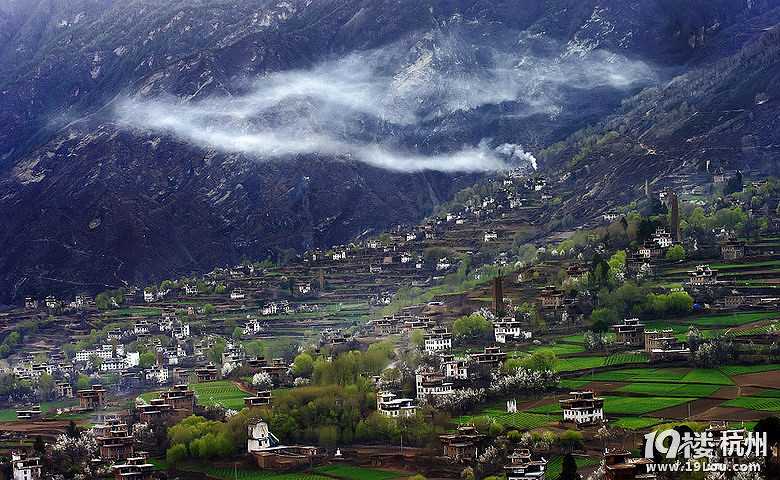 6月初 城都--康定--稻城亚丁-中甸--丽江 背包穷