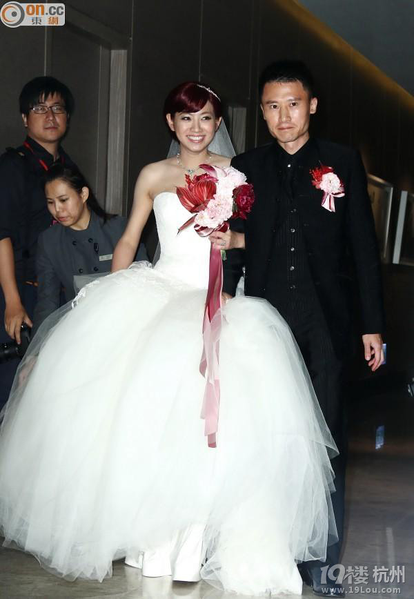 女星米可白完婚婚礼花销超300万 新郎身价上亿