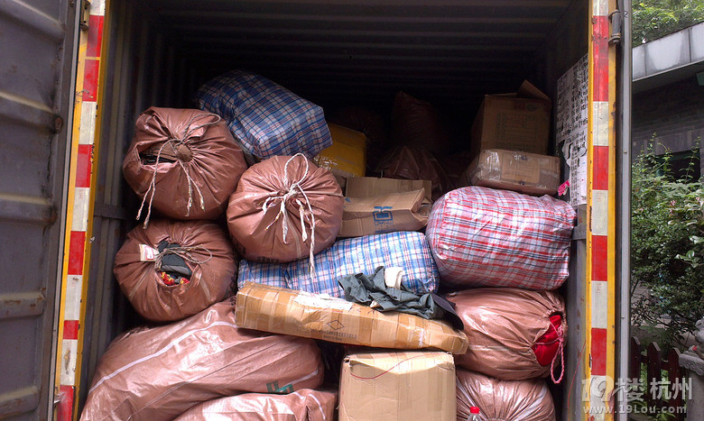 关于向西藏自治区纳木措乡中心小学捐赠衣物