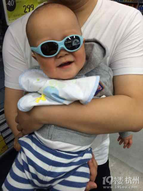 小哈尼,有奶便是娘这样真的好吗?一个奶嘴就把