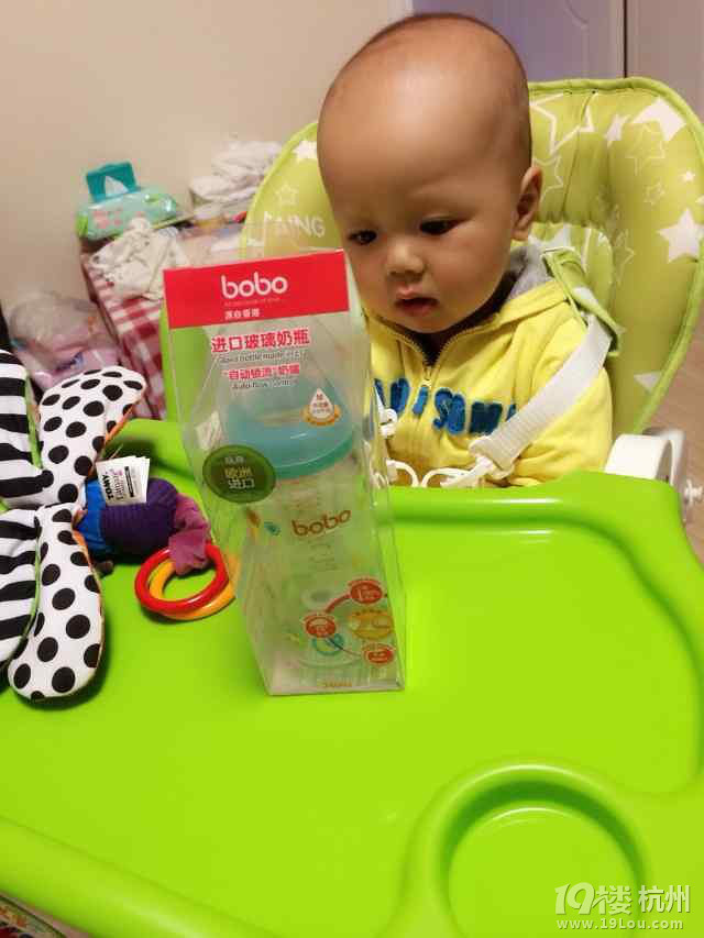 小哈尼,有奶便是娘这样真的好吗?一个奶嘴就把