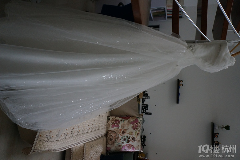 转让婚纱,可以交换、求购秀禾服和伴娘服-婚礼