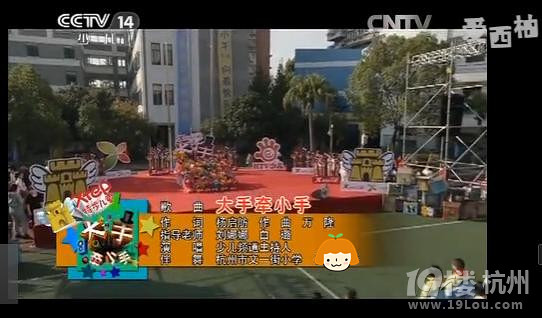   童年是七彩畫筆  稚嫩的畫筆描繪多姿世界