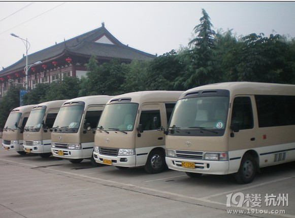 汽车租赁7座商务车奔驰商务12座15座面包车2