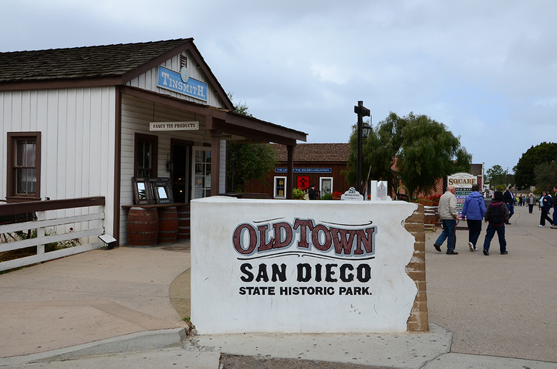 美国游记(14)圣地亚哥-墨西哥风情的老城-边走