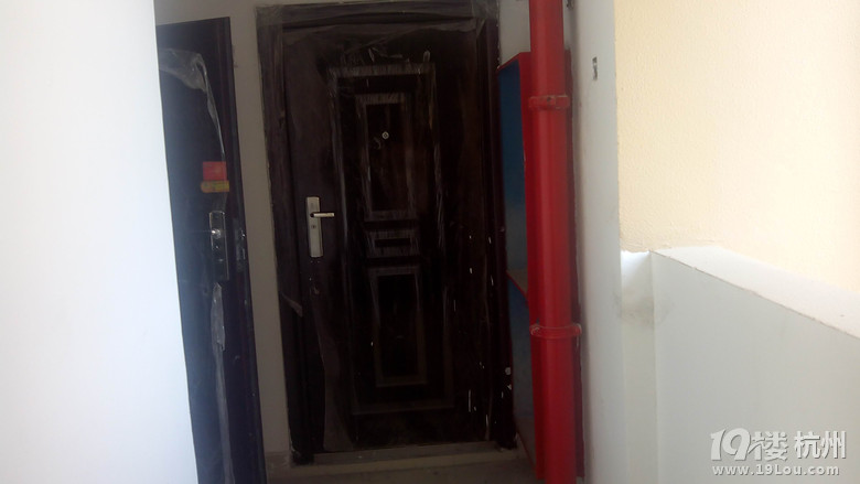 走廊消防栓箱玻璃框玻璃易碎危险问题-都市阳