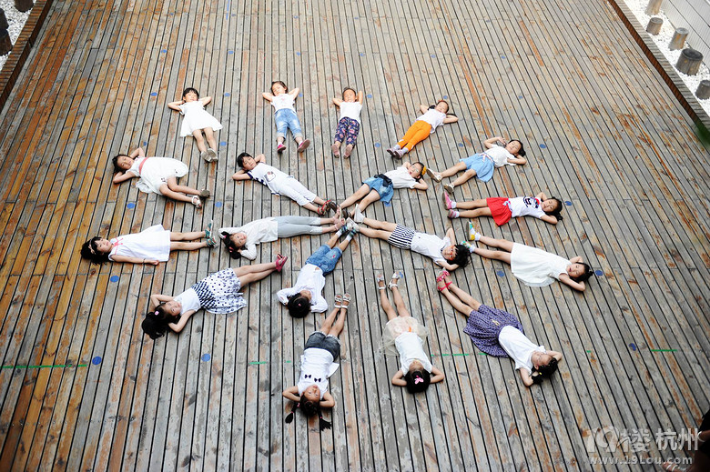 别样的幼儿园小朋友的毕业照,(幼儿园论坛移步